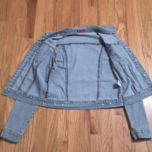 Forever 21 blue jean jacket, size medium, distressed denim - Picture 4 of 10